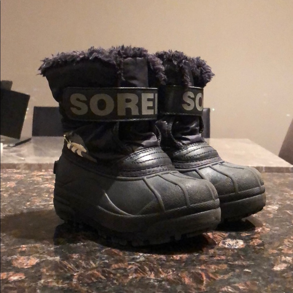 Snow boots